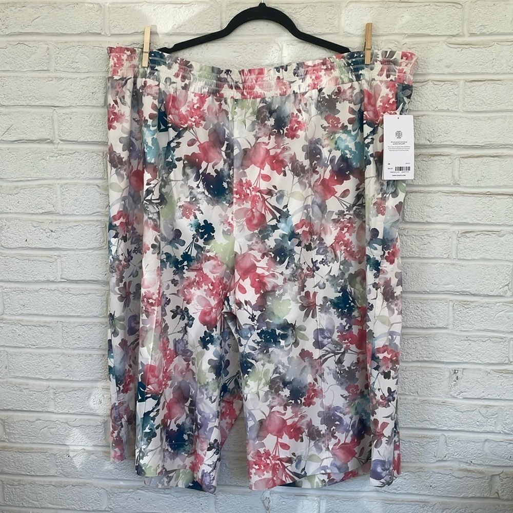 NWT Athleta Savannah Bermuda Shorts Lumen Floral Cream